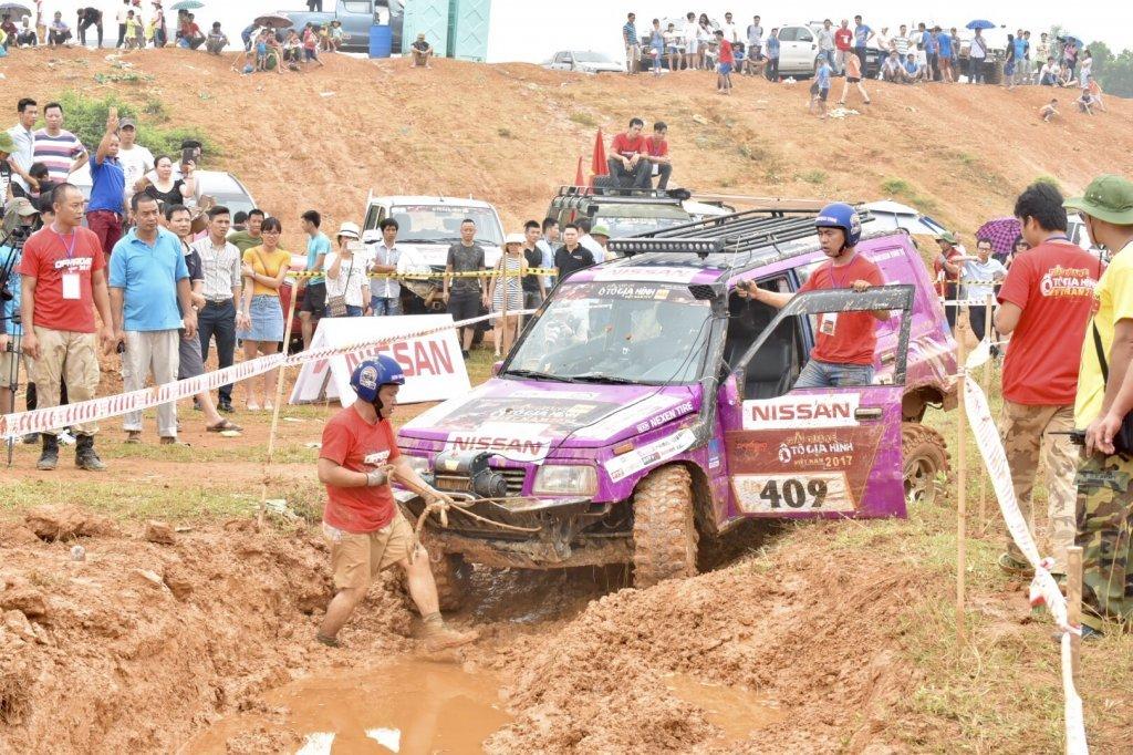 Hấp dẫn đua xe ô tô địa hình